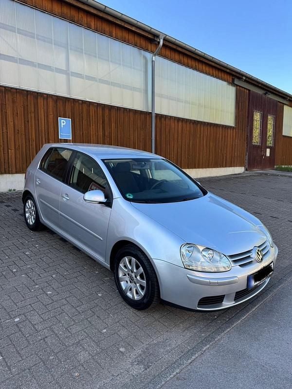 Second-hand VW Golf V 102 CP (75 kW) 2005 Argintiu Hatchback