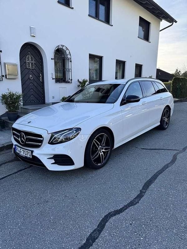 Weiß Gebraucht 2018 Mercedes E220 Kombi | 24.800 € (Guter Preis) - Bild 1/4
