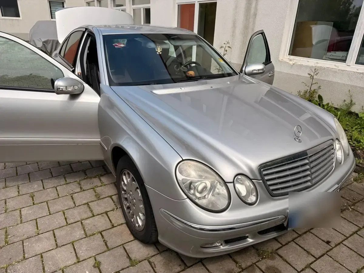 Gebraucht Mercedes E200 Elegance 163 PS (119 kW) 2002 Grau Limousine