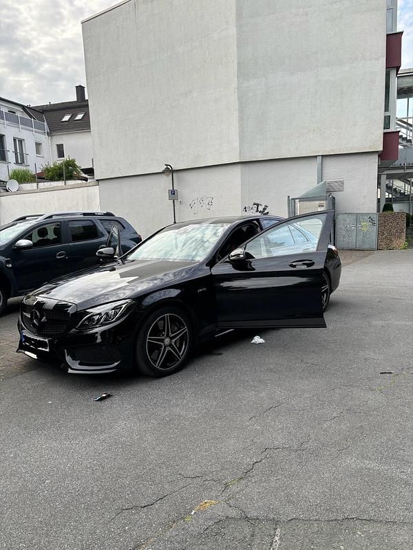Schwarz Gebraucht 2015 Mercedes C43 AMG AMG Limousine | 29.999 € (Fairer Preis) - Bild 1/4