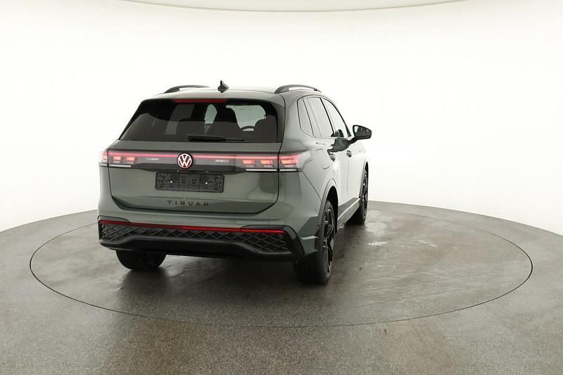 Neu VW Tiguan R-line 272 PS (200 kW) 2026 Cipressino grün metallic SUV