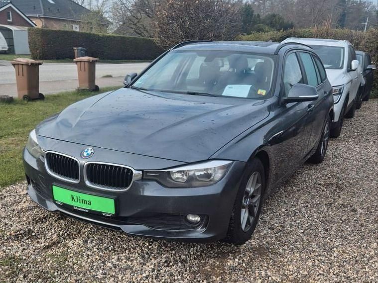 Gebraucht BMW 318 143 PS (105 kW) 2014 Grau Kombi