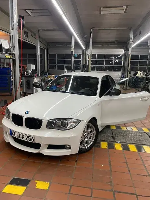 Gebraucht BMW 118 Performance 143 PS (105 kW) 2011 Weiß Kleinwagen