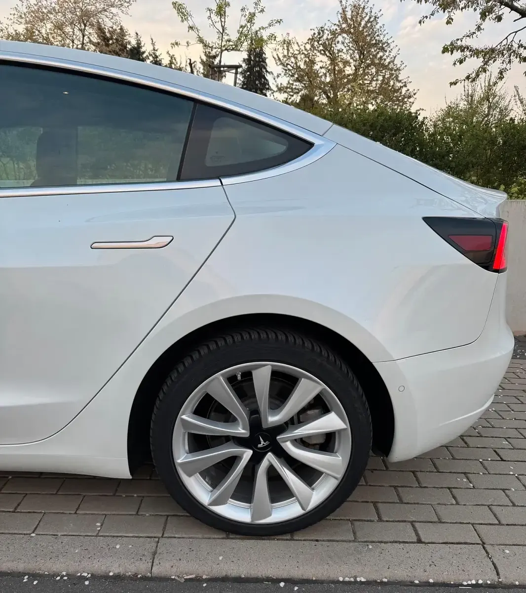 Second-hand Tesla Model 3 Standard Range Plus 239 kW (325 CP) 2020 Alb Berlinǎ