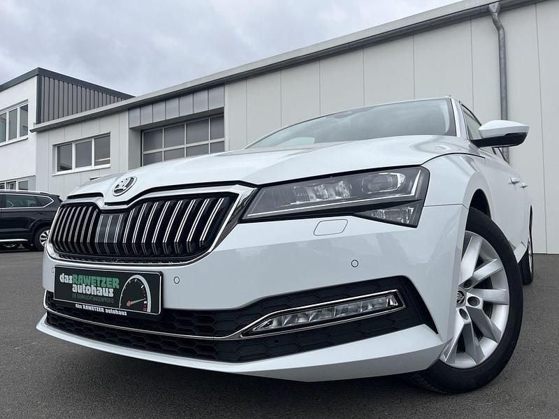 Moonweiss Gebraucht 2020 Skoda Superb Style Kombi | 21.860 € (Fairer Preis) - Bild 1/4