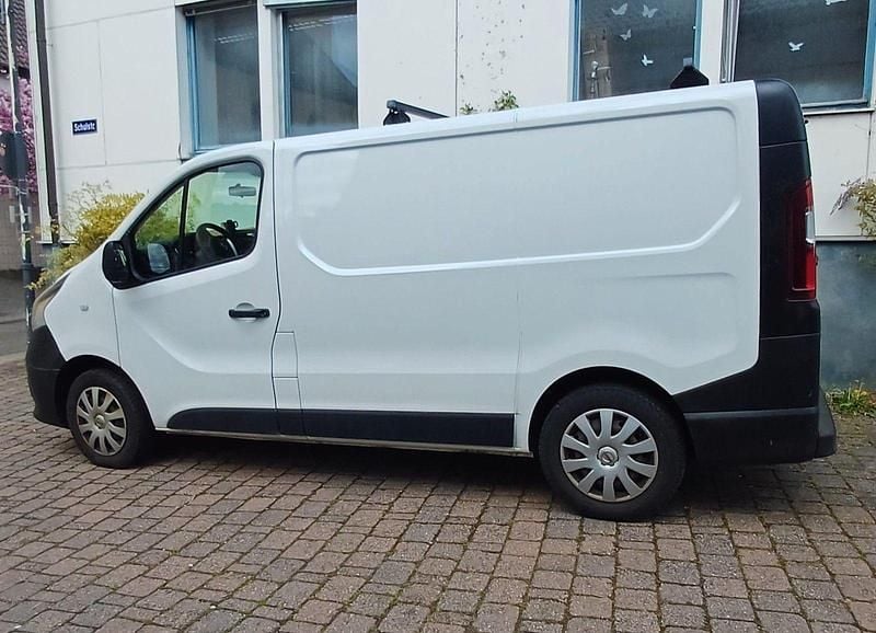 Weiß Gebraucht 2017 Nissan NV300 Van | 12.500 € (Guter Preis) - Bild 1/4