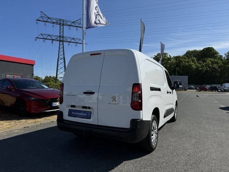 Gebraucht Peugeot Partner Premium 102 PS (75 kW) 2022 Weiß Van / Kleinbus