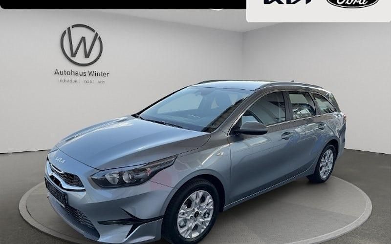 Silbern Gebraucht 2024 Kia Ceed Sportswagon Vision Kombi | 19.999 € (Guter Preis) - Bild 1/4