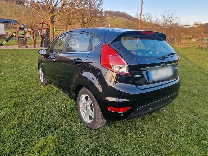 Gebraucht Ford Fiesta Titanium 101 PS (74 kW) 2014 Schwarz Kleinwagen