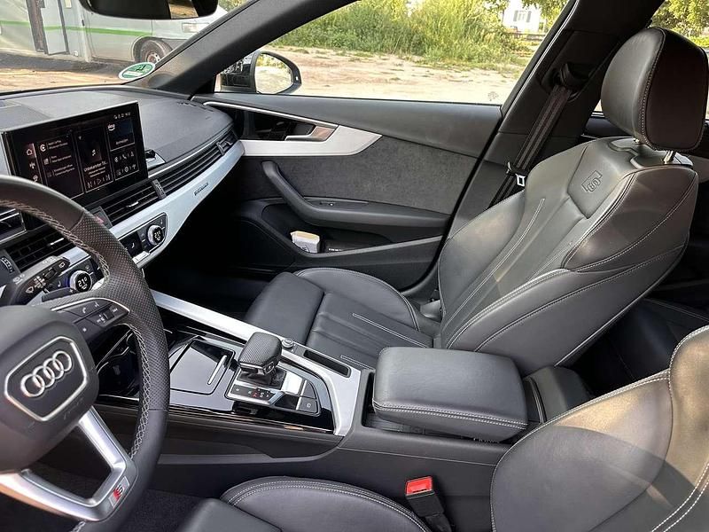 Grau Gebraucht 2023 Audi A4 Ambiente Kombi | 36.300 € (Fairer Preis) - Bild 1/4