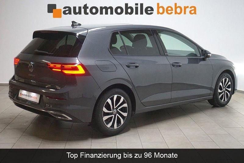 Gebraucht VW Golf VIII Active 150 PS (110 kW) 2022 Delfingrau Limousine