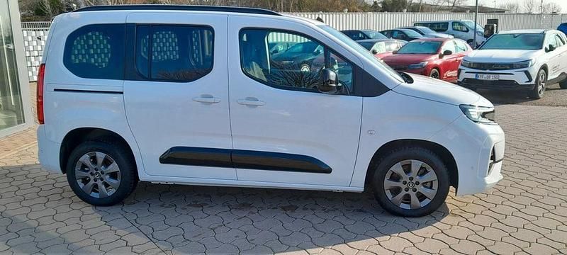 Gebraucht Opel Combo Life 131 PS (96 kW) 2024 Weiß Van / Kleinbus