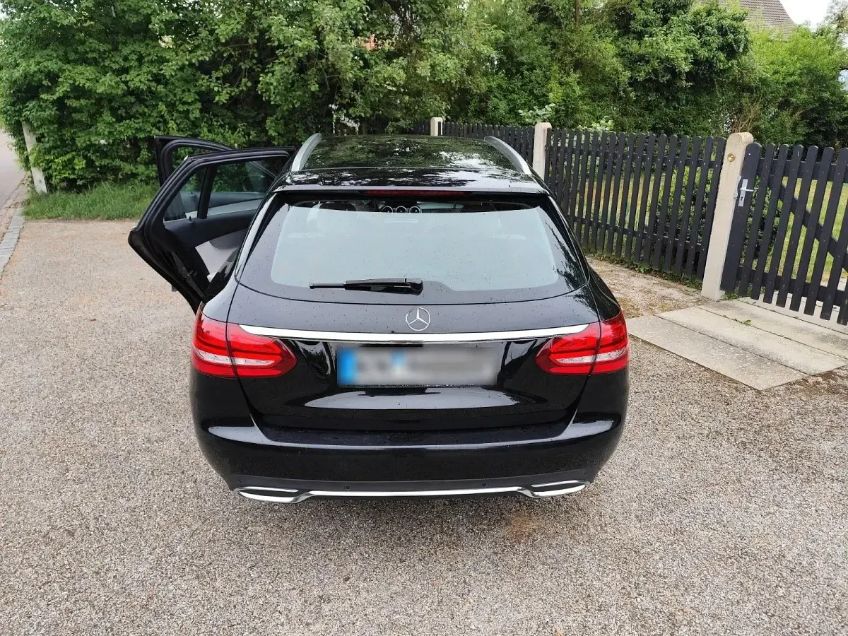 Second-hand Mercedes C220 170 CP (125 kW) 2017 Negru Break