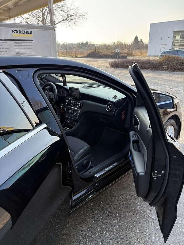 Gebraucht Mercedes A200 Style 136 PS (100 kW) 2013 Schwarz Limousine