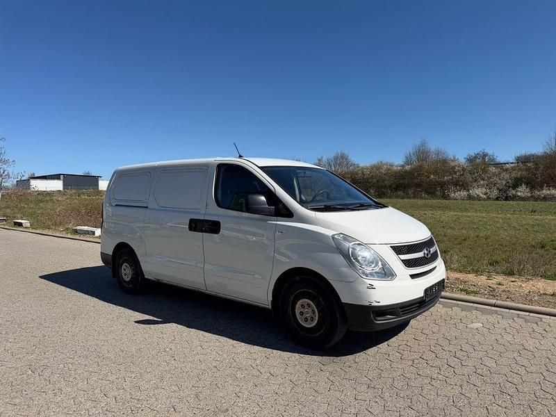 Gebraucht Hyundai H-1 116 PS (85 kW) 2011 Weiß Van / Kleinbus