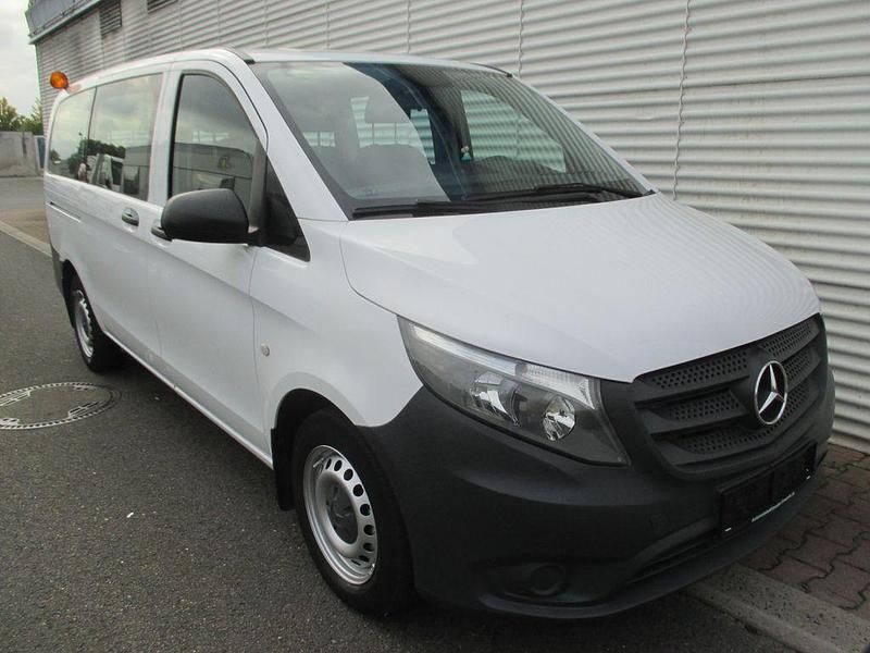 Weiß Gebraucht 2015 Mercedes Vito Van / Kleinbus | 16.988 € (Teuer) - Bild 1/4