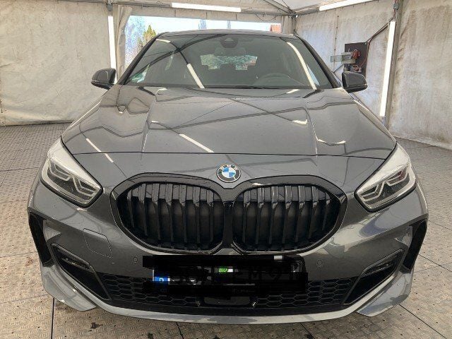 Grau metallic Gebraucht 2020 BMW 118 M Sport Kleinwagen | 21.000 € (Superpreis) - Bild 1/4
