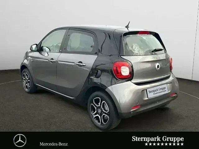 Używany Smart ForFour Passion 71 KM (52 kW) 2018 Szary Hatchback