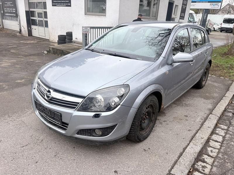 Gebraucht Opel Astra Innovation 116 PS (85 kW) 2008 Silber Limousine