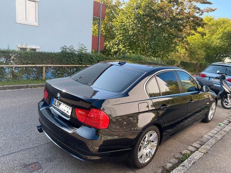 Second-hand BMW 325 218 CP (160 kW) 2011 Negru Berlinǎ