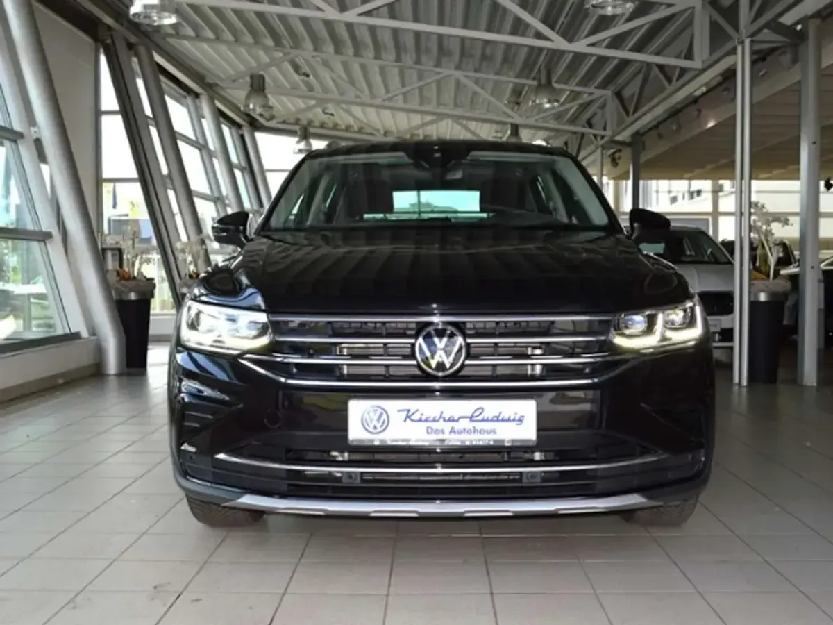 Gebraucht VW Tiguan Elegance 150 PS (110 kW) 2023 Deep black perleffekt SUV