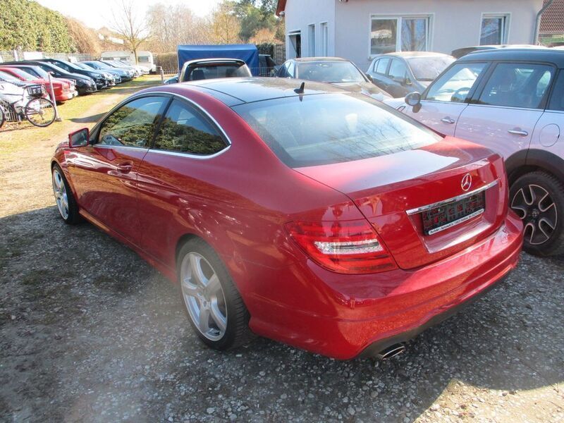 Gebraucht Mercedes C180 156 PS (114 kW) 2011 Feueropal  unilack Coupé