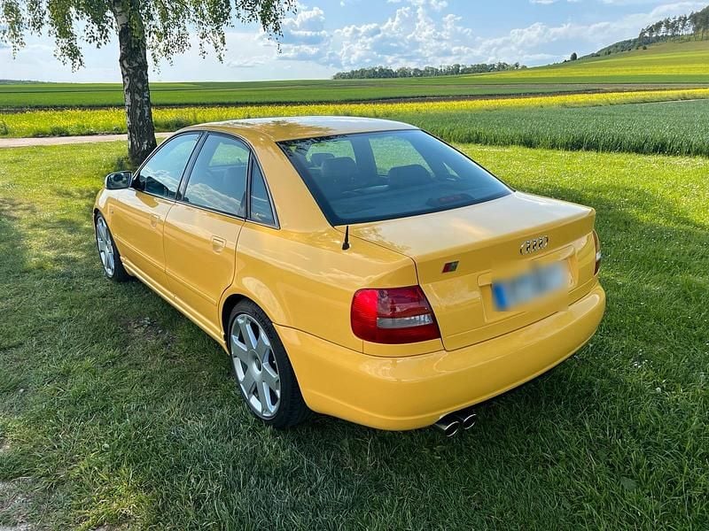 Używany Audi S4 265 KM (194 kW) 1998 Żółty Sedan/Limuzyna