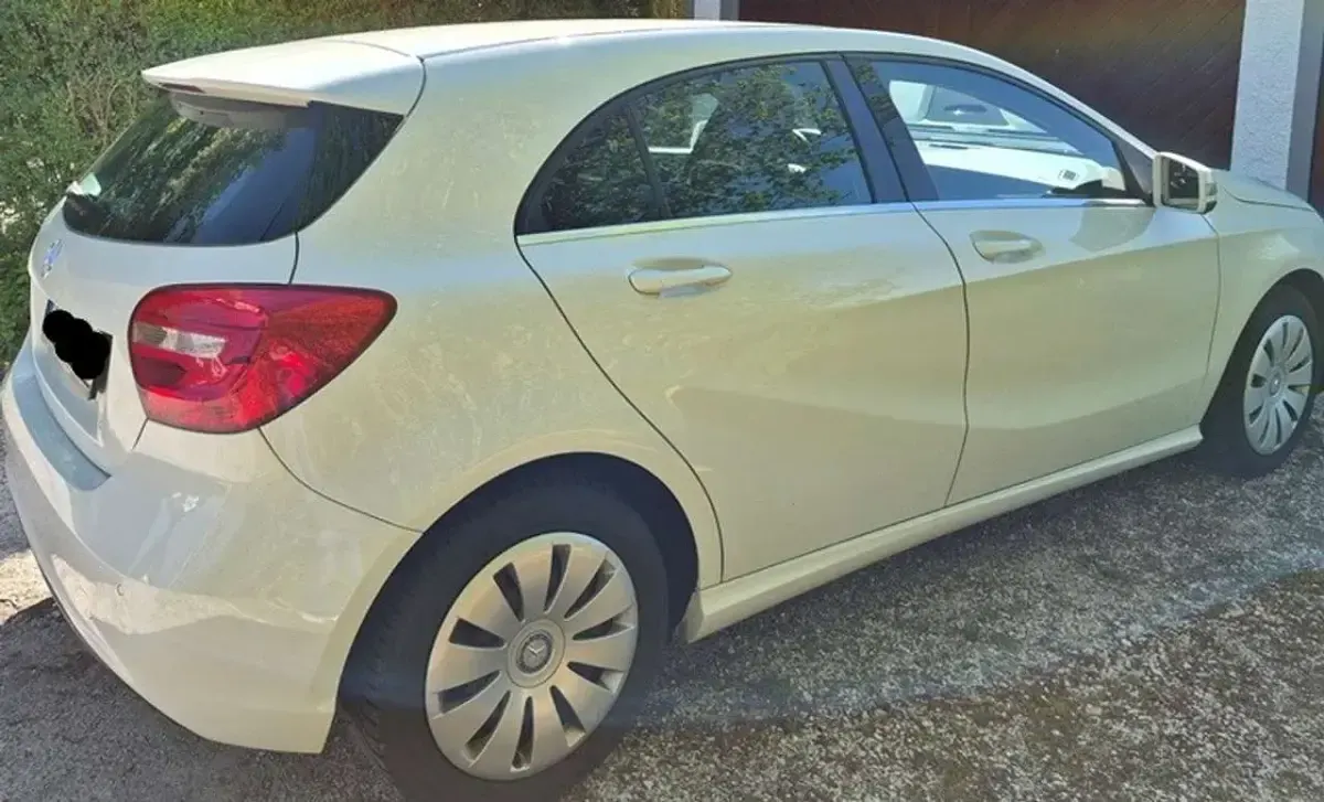 Gebraucht Mercedes A180 122 PS (89 kW) 2013 Weiß Kleinwagen