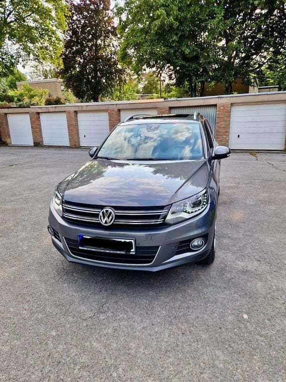 Grau Gebraucht 2015 VW Tiguan SUV | 15.500 € (Guter Preis) - Bild 1/4
