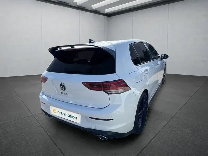Second-hand VW Golf VIII GTI 300 CP (220 kW) 2023 Alb Hatchback