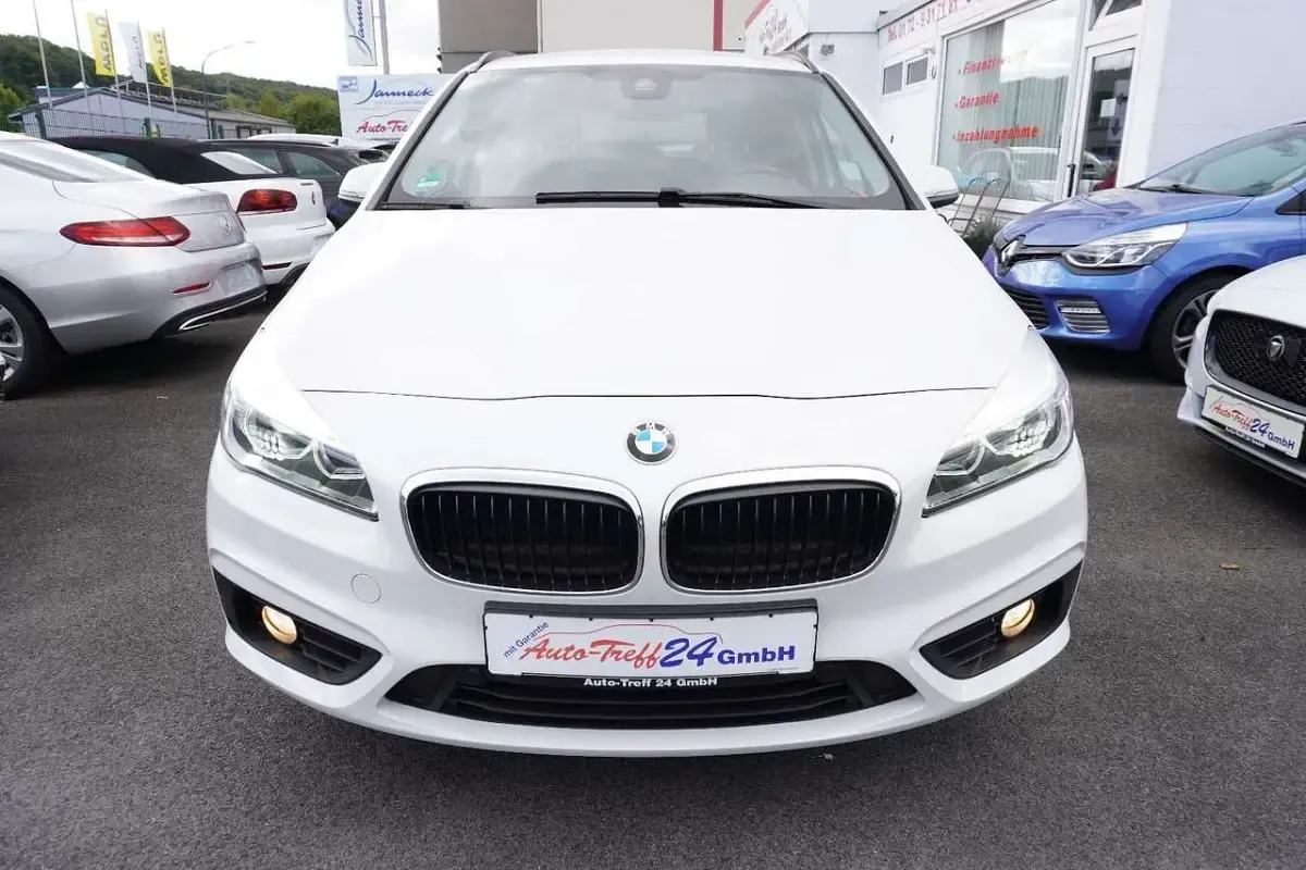 Gebraucht BMW 218 Advantage 136 PS (100 kW) 2016 Alpinweiss iii Limousine