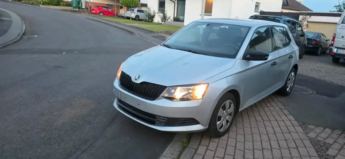 Gebraucht Skoda Fabia 60 PS (44 kW) 2016 Silber Kleinwagen
