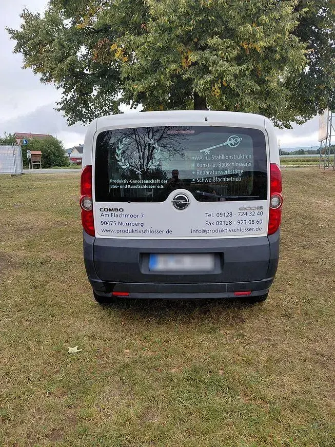 Używany Opel Combo 90 KM (66 kW) 2013 Biały Minivan