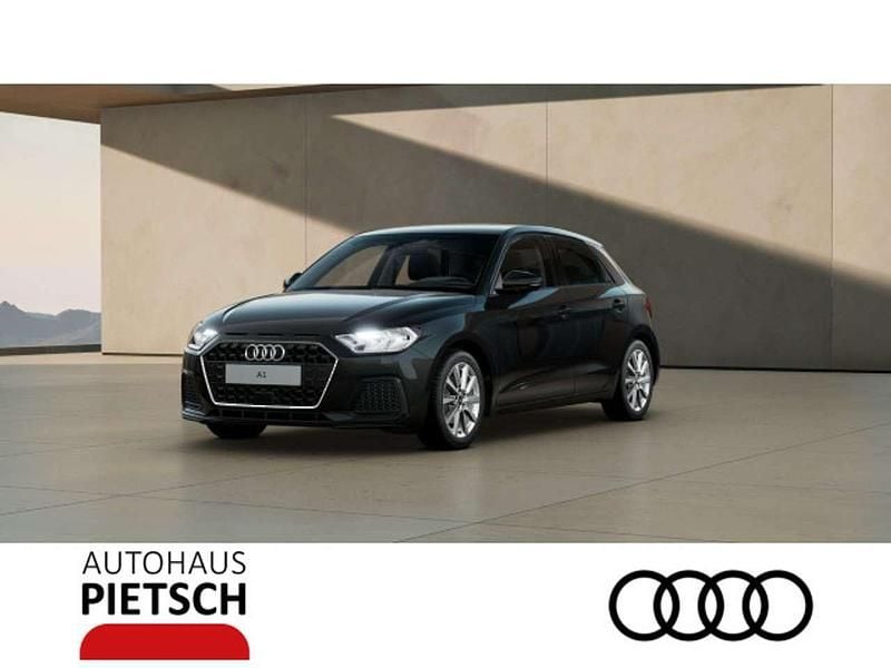 Mythosschwarz metallic Neu 2025 Audi A1 Advanced Plus Limousine | 24.990 € (Superpreis) - Bild 1/4
