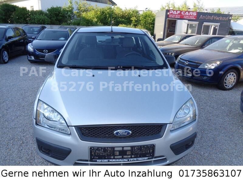 Silber Gebraucht 2005 Ford Focus Trend Kombi | 1.599 € (Guter Preis) - Bild 1/4