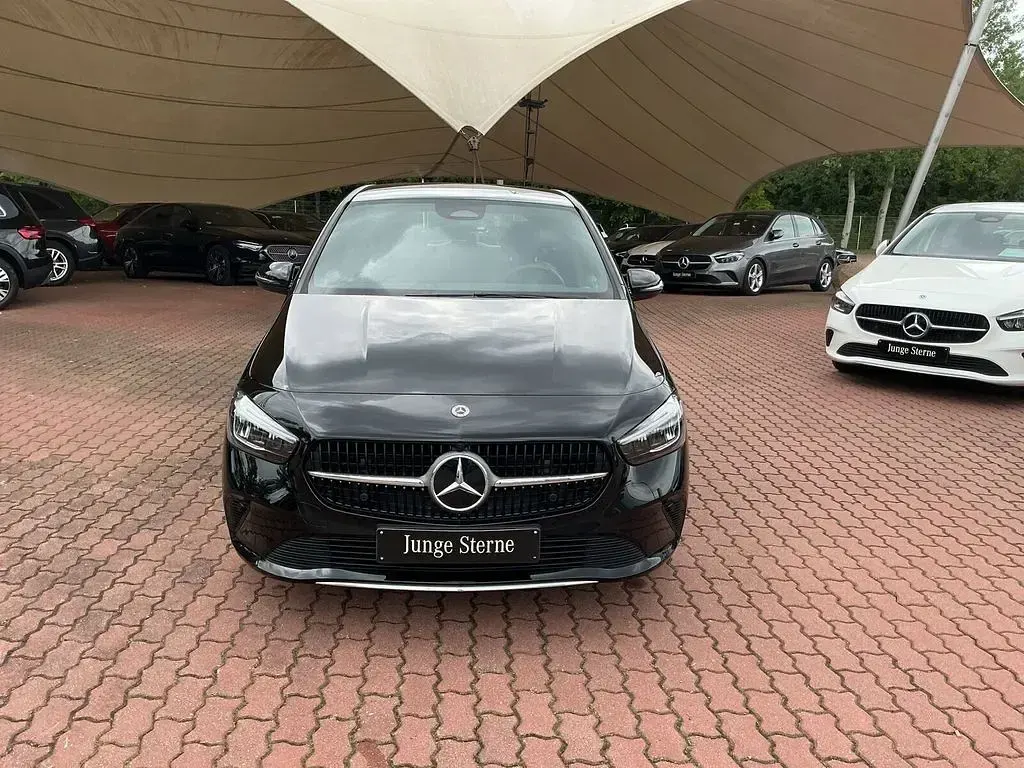 Gebraucht Mercedes B180 Progressive 136 PS (100 kW) 2024 Kosmosschwarz metallic Van / Kleinbus