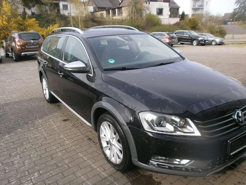 Gebraucht VW Passat Alltrack Basis 140 PS (102 kW) 2012 Deep black perleffekt Kombi