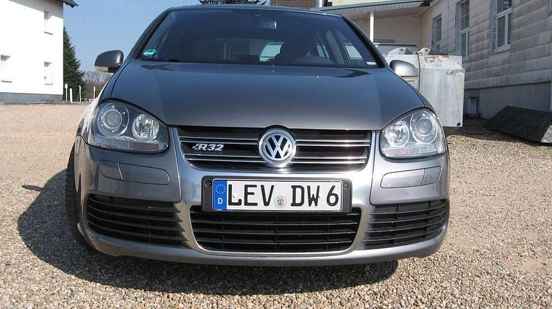 Grau Gebraucht 2008 VW Golf VI R Limousine | 16.500 € - Bild 1/4