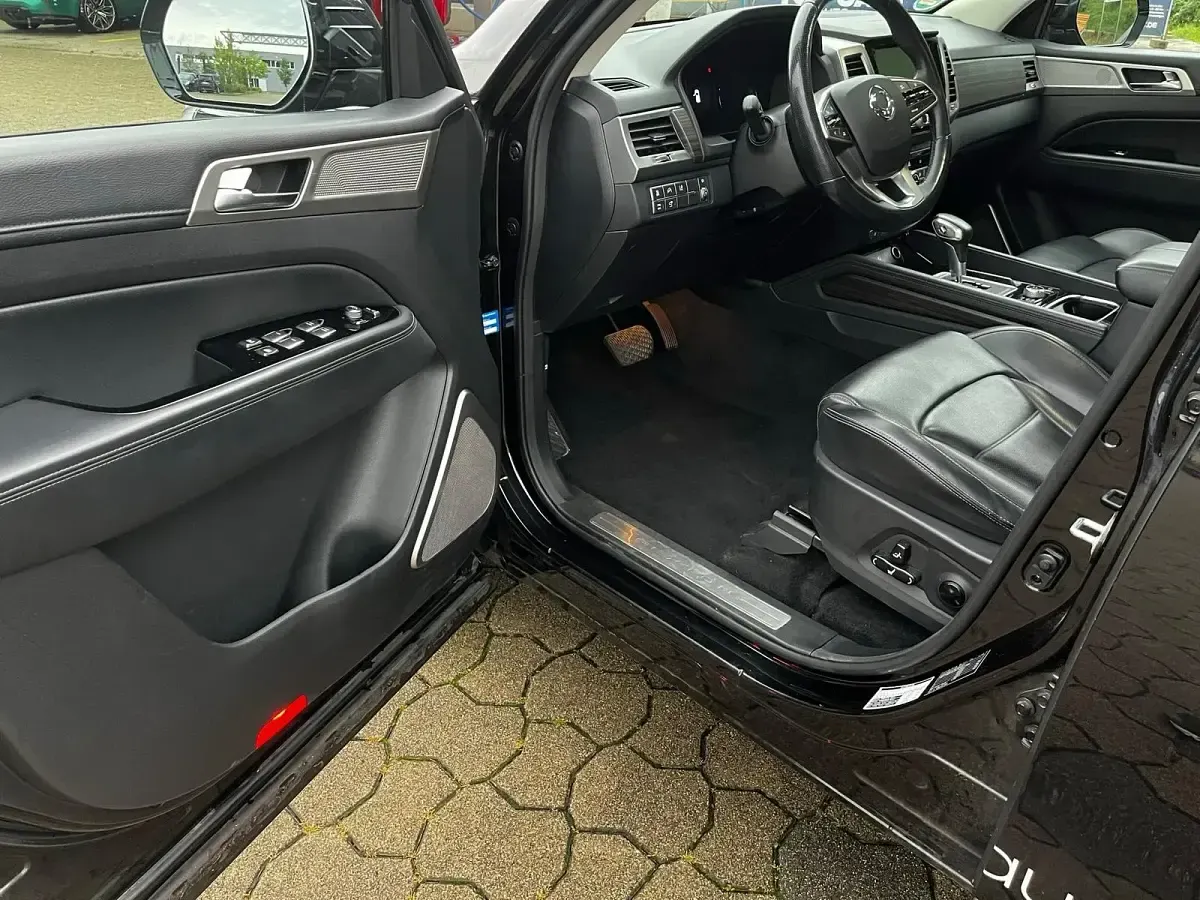 Gebraucht SsangYong Rexton 181 PS (133 kW) 2019 Schwarz SUV