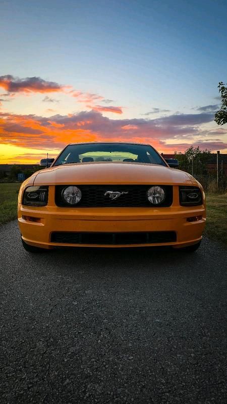 Orange Gebraucht 2008 Ford Mustang Coupé | 12.000 € (Fairer Preis) - Bild 1/4