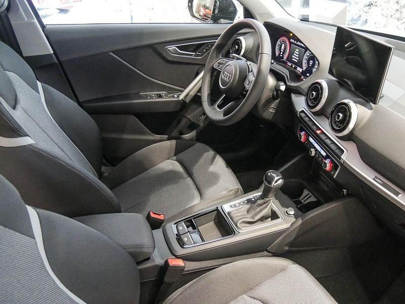 Neu Audi Q2 S-Line 150 PS (110 kW) 2025 Grau SUV