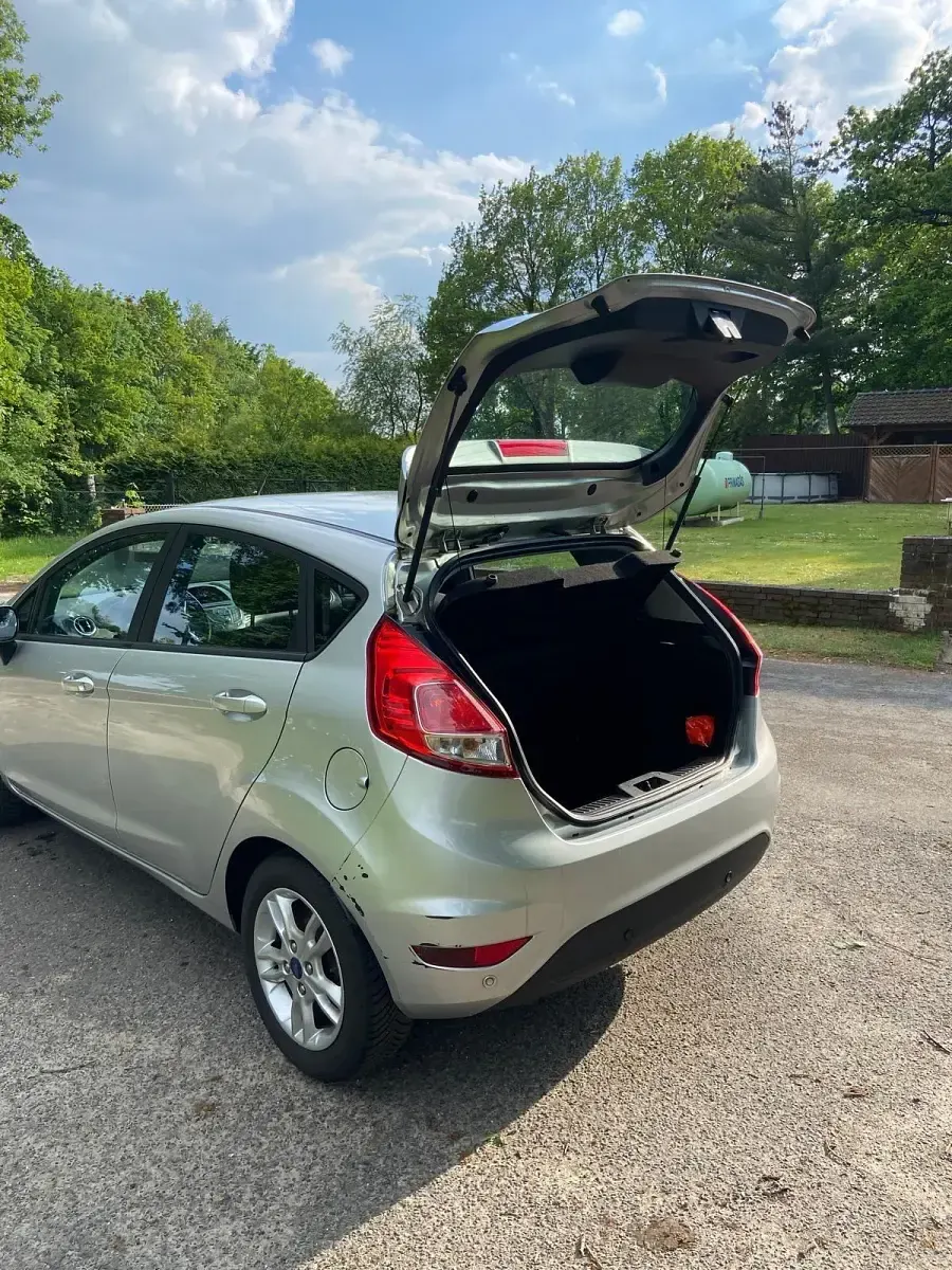 Gebraucht Ford Fiesta 80 PS (58 kW) 2016 Silber Kleinwagen