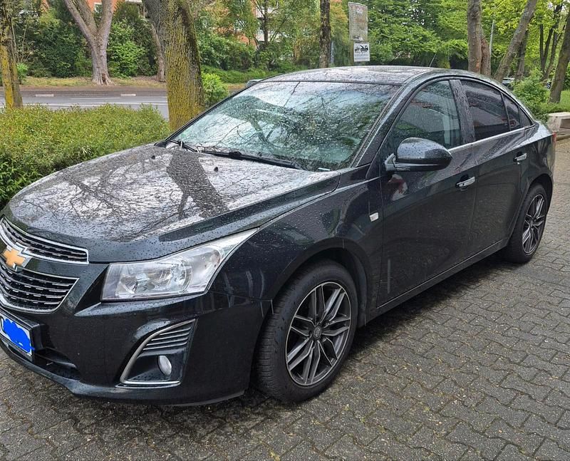 Schwarz Gebraucht 2013 Chevrolet Cruze Limousine | 6.500 € (Fairer Preis) - Bild 1/4