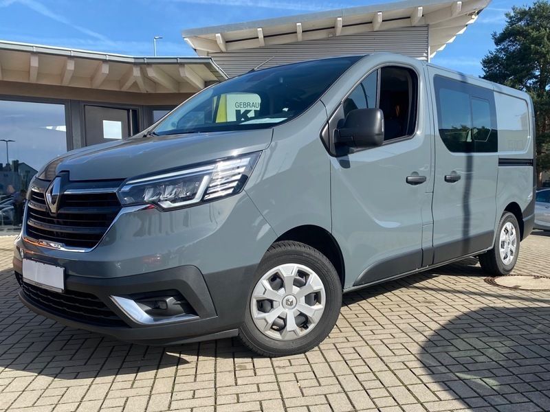 Städtisches grau Gebraucht 2022 Renault Trafic Komfort Van | 23.900 € - Bild 1/4