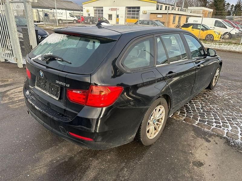 Gebraucht BMW 320 184 PS (135 kW) 2015 Schwarz Kombi