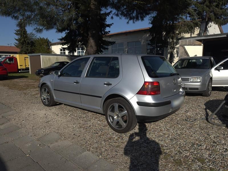 Gebraucht VW Golf IV 101 PS (74 kW) 2002 Silber Limousine