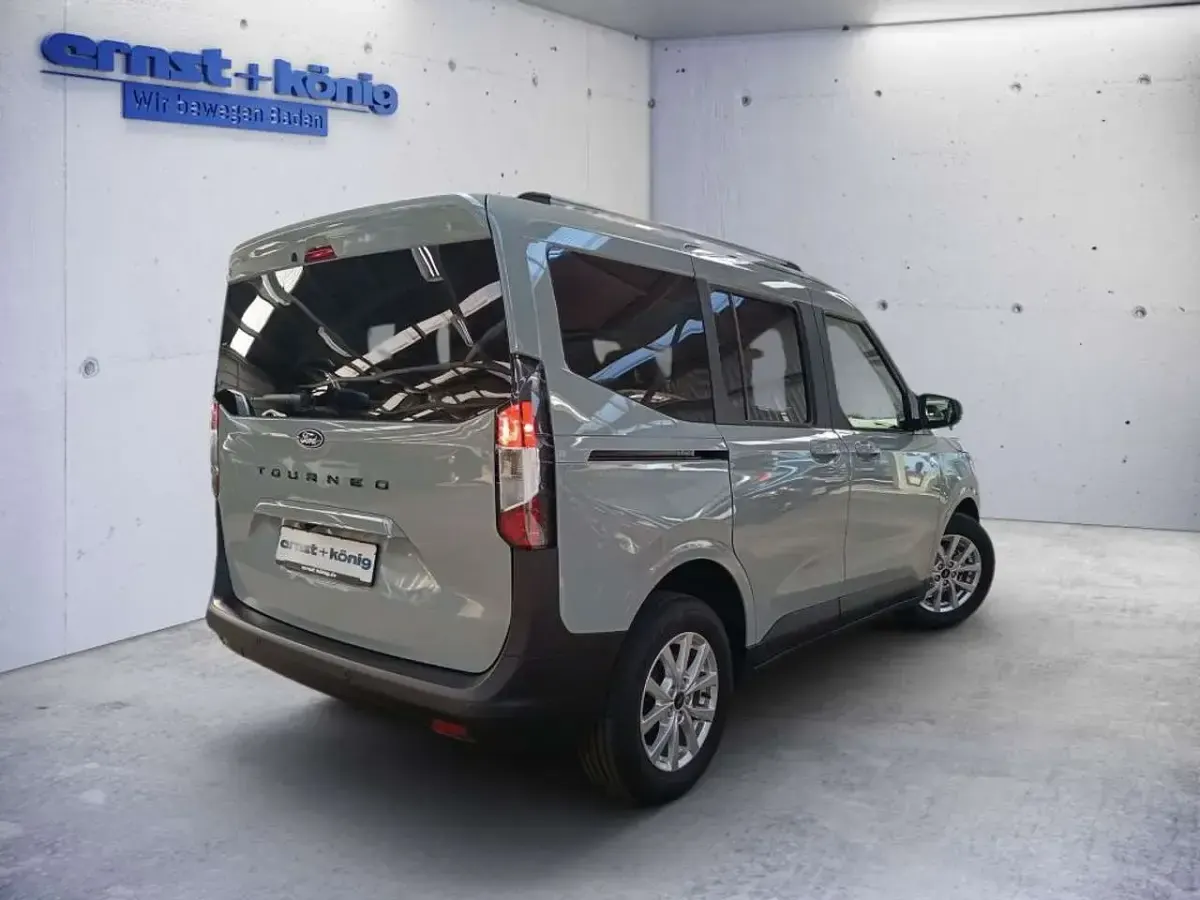 Gebraucht Ford Tourneo Courier Titanium 125 PS (91 kW) 2025 Grau Van / Kleinbus