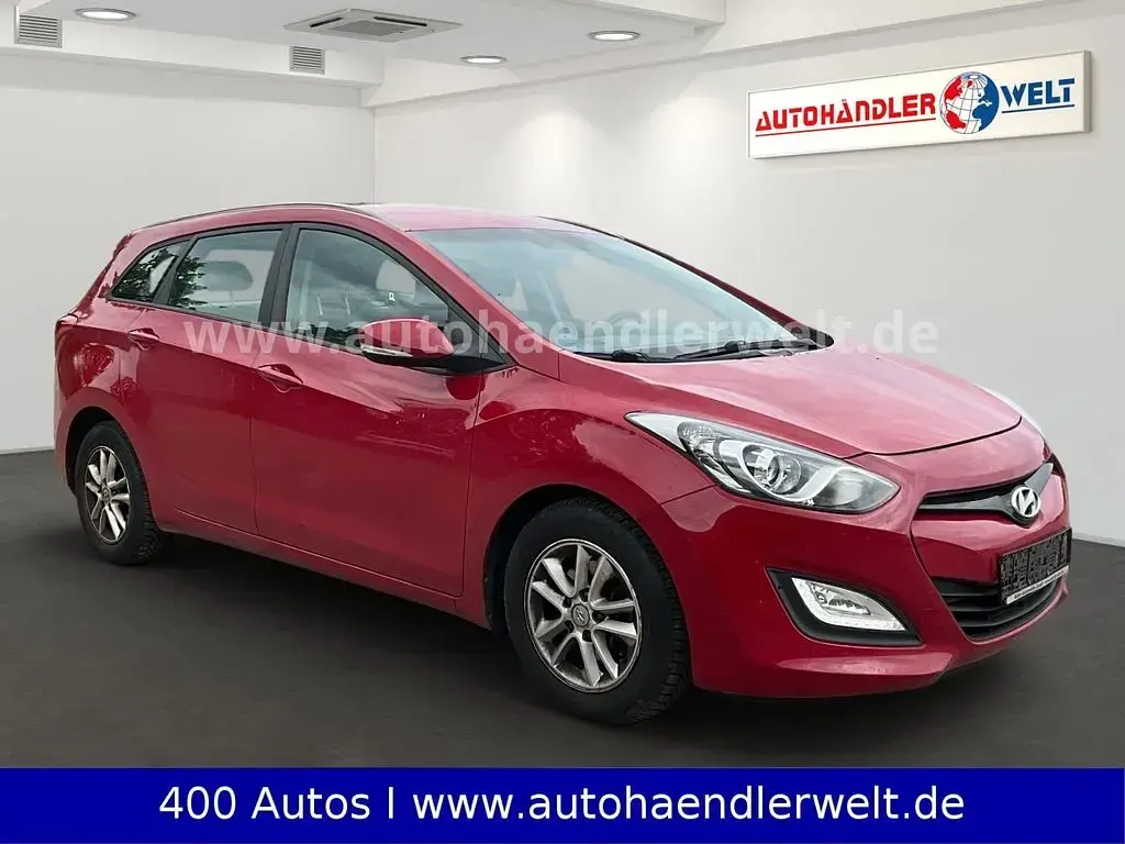 Gebraucht Hyundai i30 110 PS (80 kW) 2013 Rot Kombi