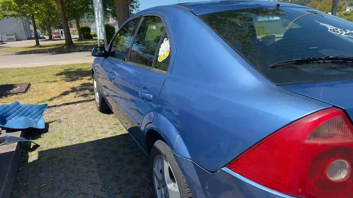Gebraucht Ford Mondeo 125 PS (91 kW) 2000 Blau Limousine