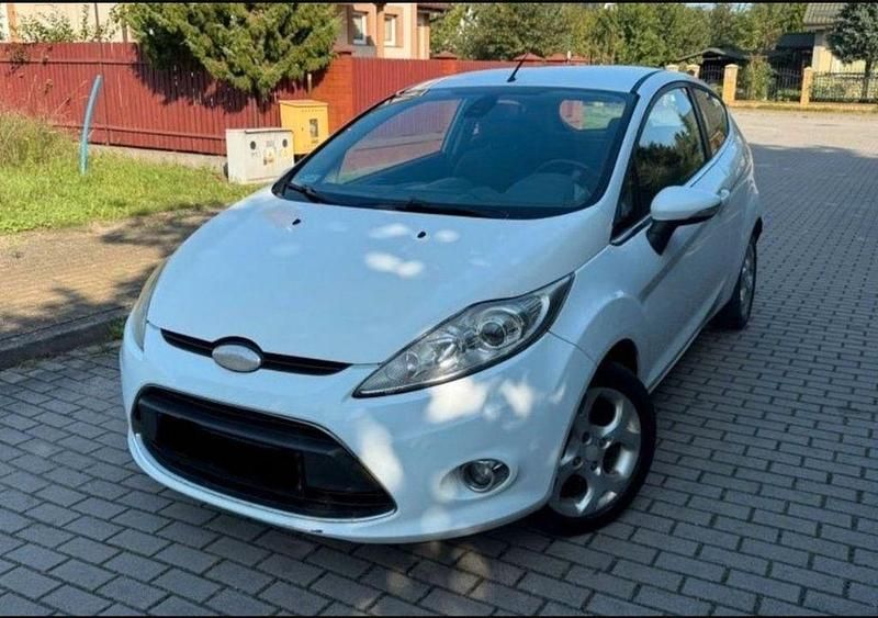 Gebraucht Ford Fiesta Trend 69 PS (50 kW) 2011 Weiß Kleinwagen